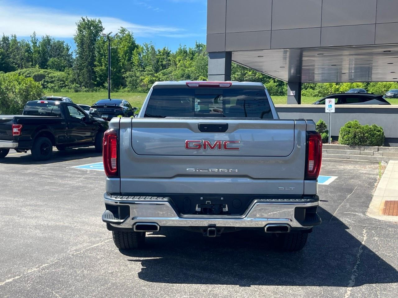 2023 GMC Sierra 1500 Crew Cab Short Box 4-Wheel Drive SLT Photo