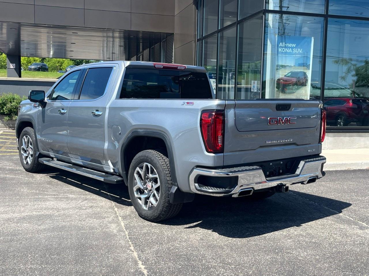 2023 GMC Sierra 1500 Crew Cab Short Box 4-Wheel Drive SLT Photo