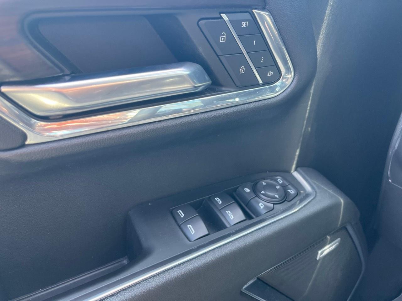 2023 GMC Sierra 1500 Crew Cab Short Box 4-Wheel Drive SLT Photo