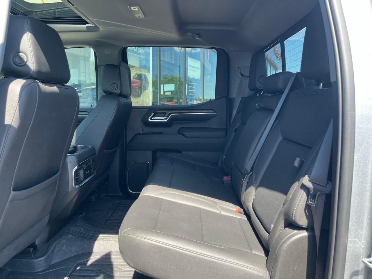 2023 GMC Sierra 1500 Crew Cab Short Box 4-Wheel Drive SLT Photo