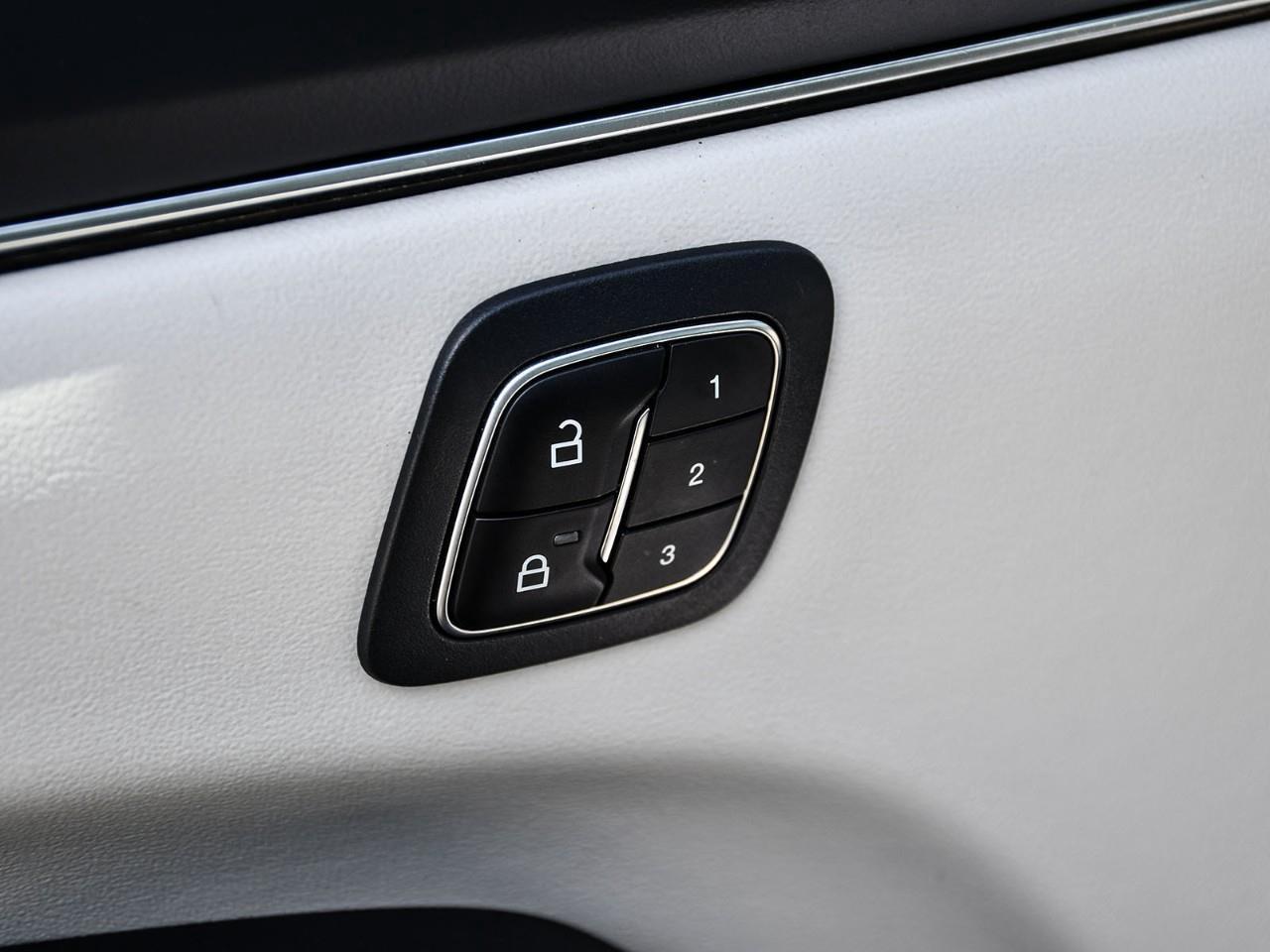 2023 Ford Mustang Mach-E Premium NAV | FIXED GLASS SUNROOF | HTD SEATS | ADAPTIVE CRUISE Photo