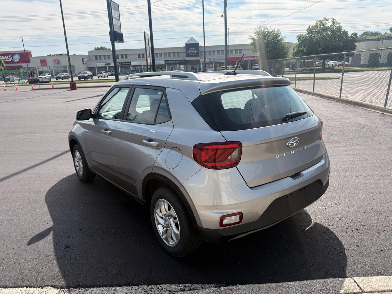 2023 Hyundai Venue PREFERRED Photo4