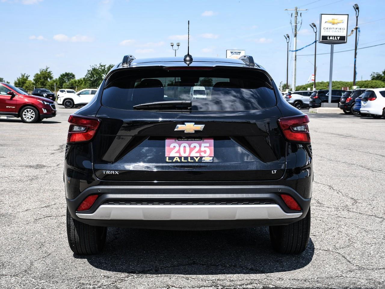 2025 Chevrolet Trax LT Photo4