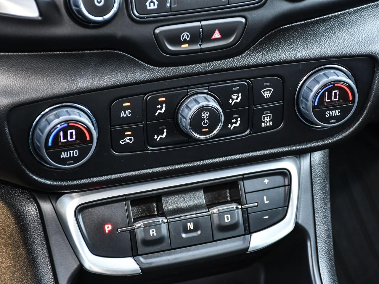 2024 GMC Terrain SLT Photo