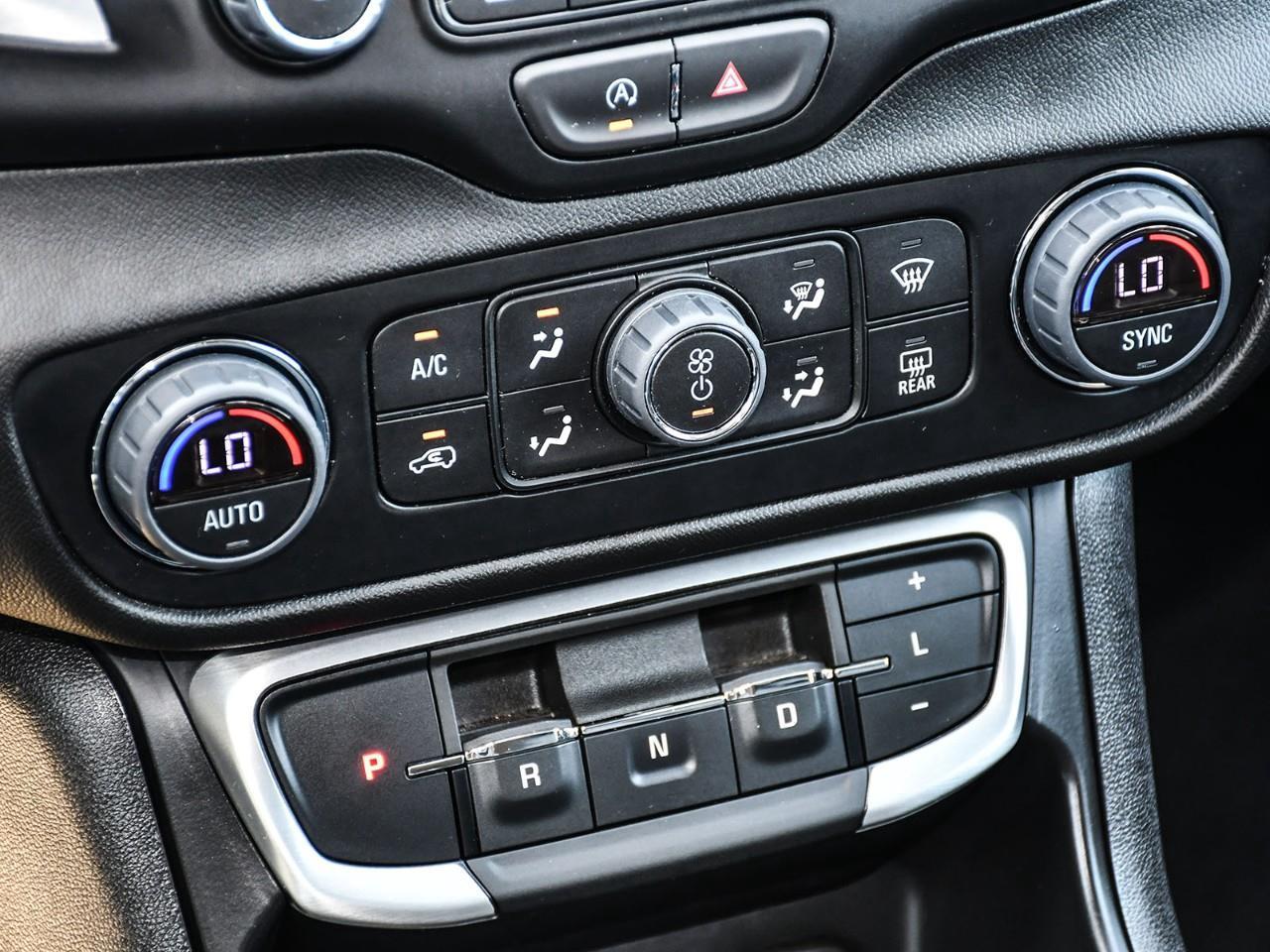 2024 GMC Terrain SLT Photo