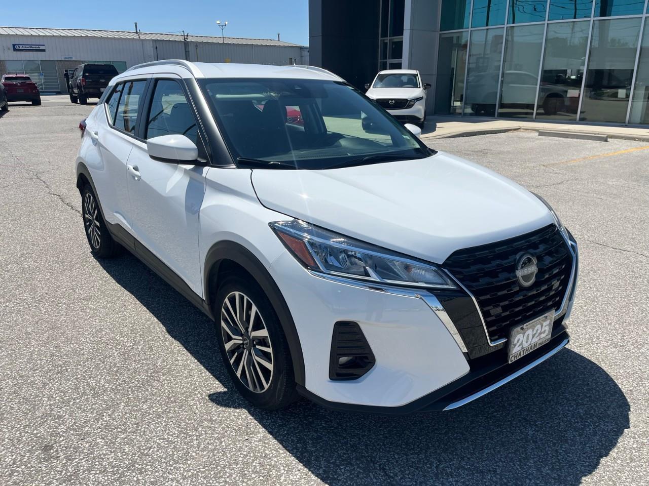 2025 Nissan Kicks Play SV Blind Spot Detection | One Owner Photo2