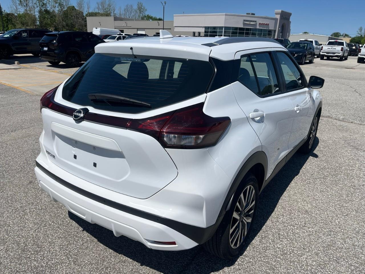 2025 Nissan Kicks Play SV Blind Spot Detection | One Owner Photo
