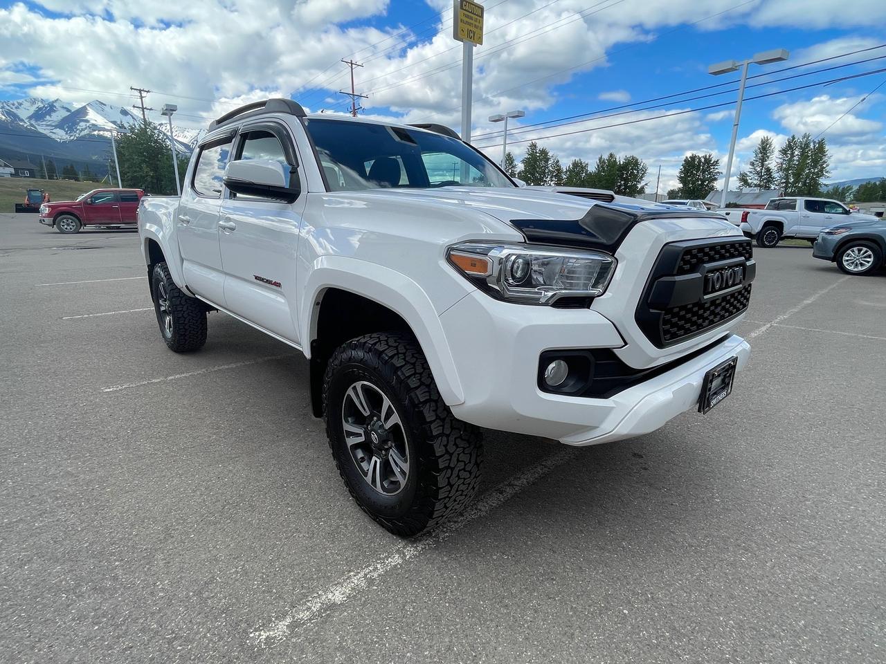 2016 Toyota Tacoma TRD Sport Photo1