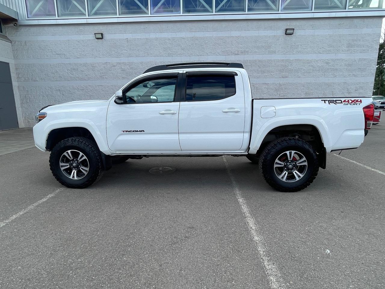 2016 Toyota Tacoma TRD Sport Photo3