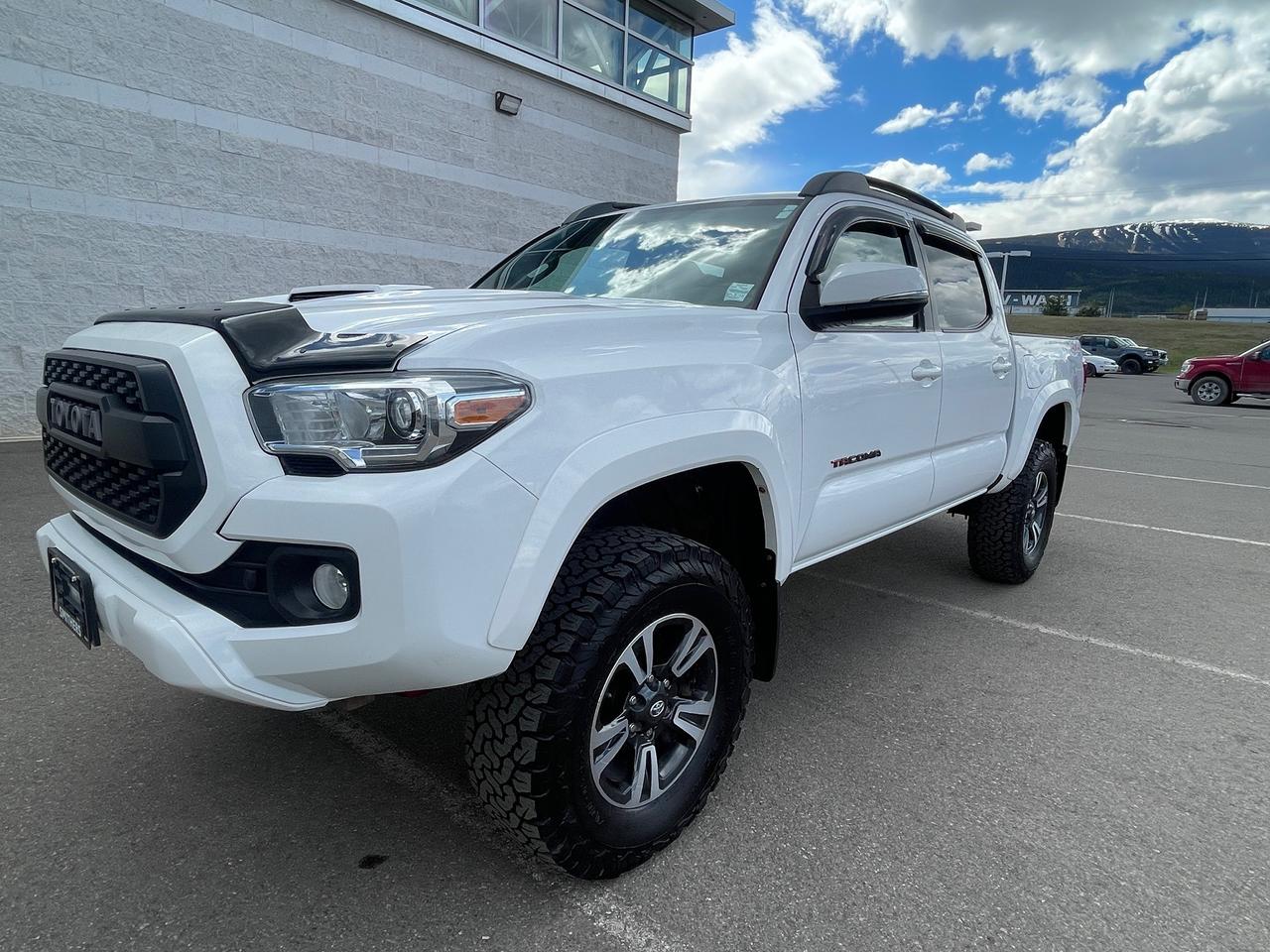 2016 Toyota Tacoma TRD Sport Photo0