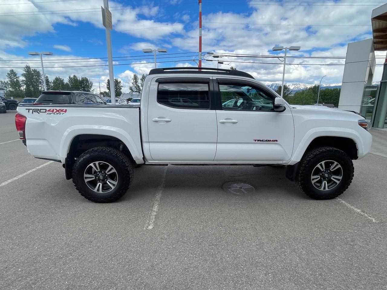 2016 Toyota Tacoma TRD Sport Photo4