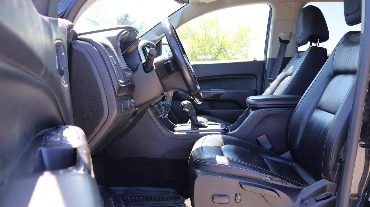 2017 GMC Canyon 4WD SLT | | Nav System | Photo