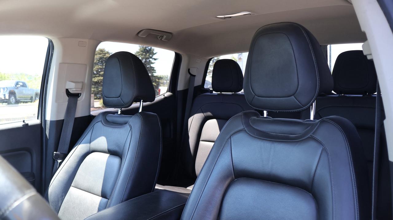 2017 GMC Canyon 4WD SLT | | Nav System | Photo