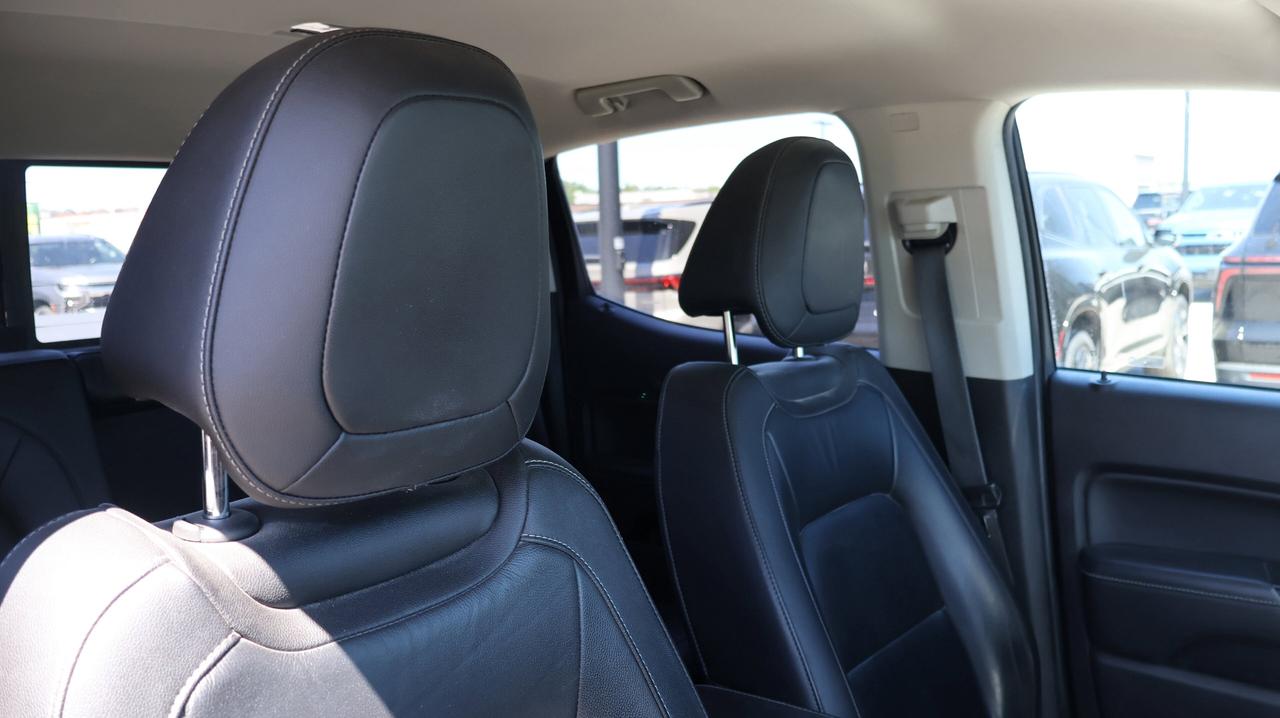 2017 GMC Canyon 4WD SLT | | Nav System | Photo