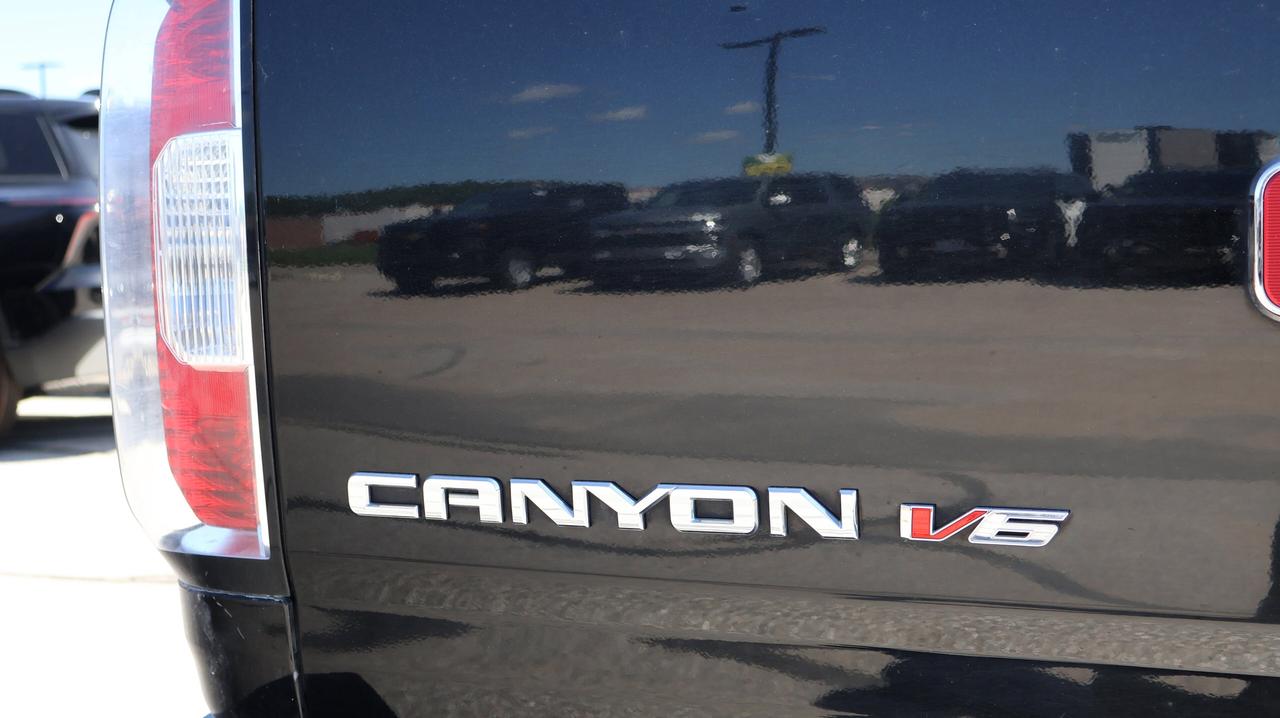 2017 GMC Canyon 4WD SLT | | Nav System | Photo