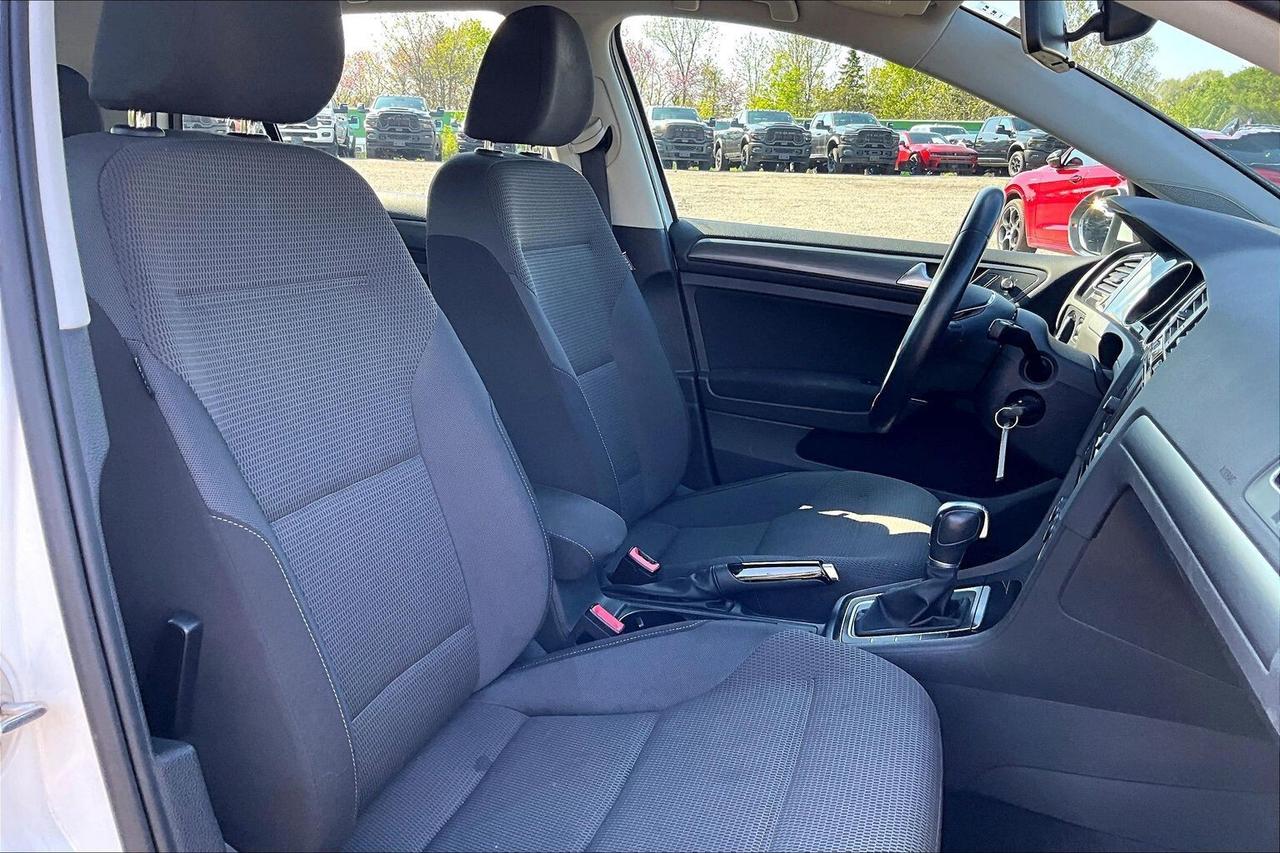 2019 Volkswagen Golf Comfortline Hatchback | Heated Seats | FWD Photo