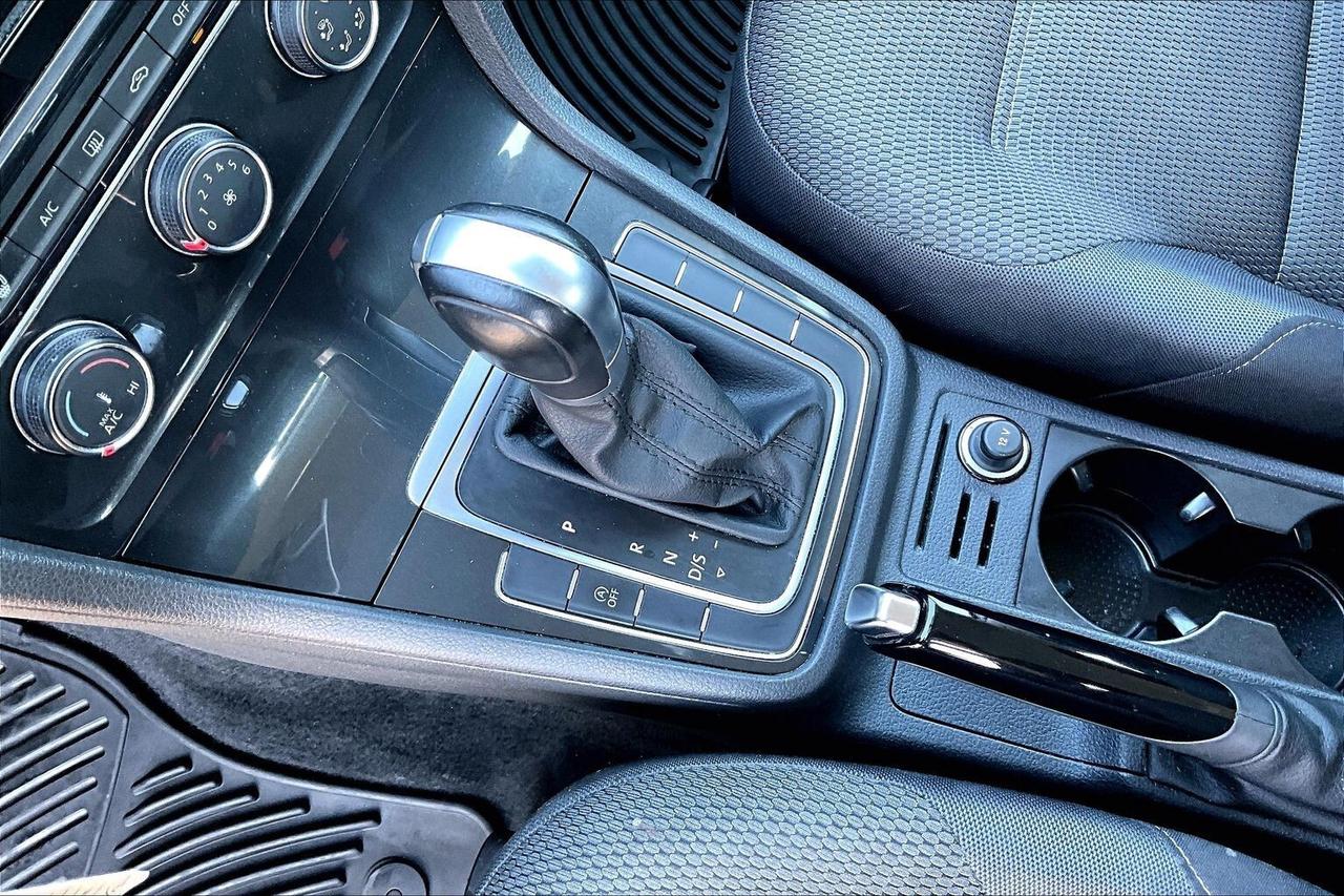2019 Volkswagen Golf Comfortline Hatchback | Heated Seats | FWD Photo