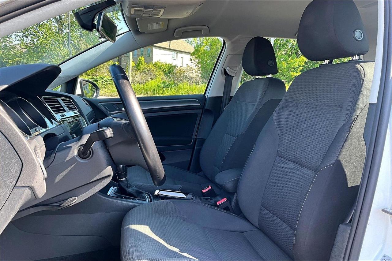 2019 Volkswagen Golf Comfortline Hatchback | Heated Seats | FWD Photo