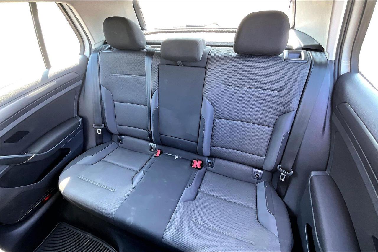 2019 Volkswagen Golf Comfortline Hatchback | Heated Seats | FWD Photo