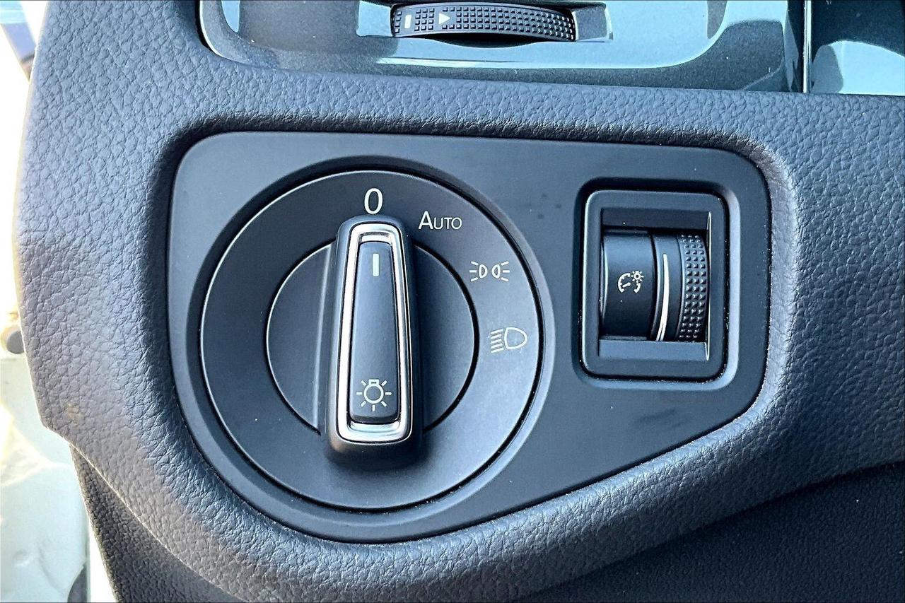 2019 Volkswagen Golf Comfortline Hatchback | Heated Seats | FWD Photo