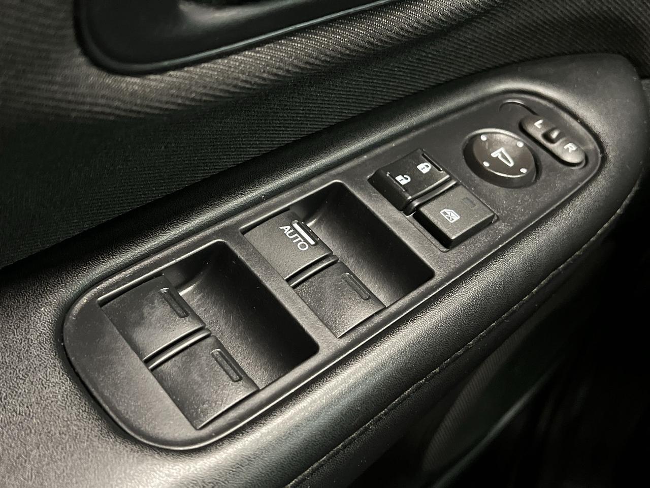 2022 Honda HR-V AWD | HTD SEATS | CARPLAY | ALLOYS | ADAPT. CRUISE Photo