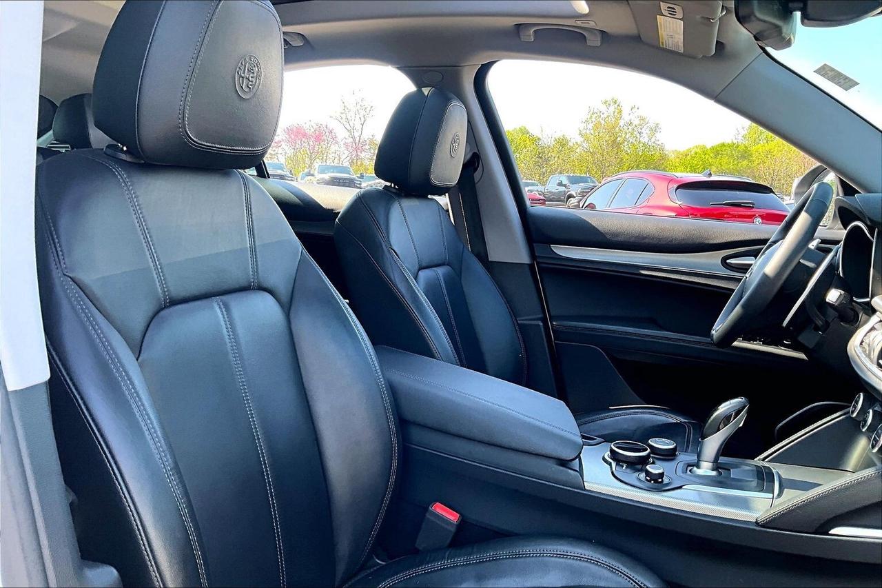 2019 Alfa Romeo Stelvio Sport |Heated Leather |Panoroof |SafetyTech |AWD Photo