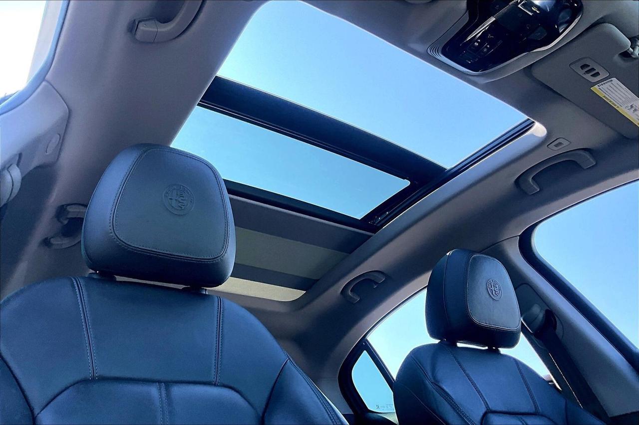 2019 Alfa Romeo Stelvio Sport |Heated Leather |Panoroof |SafetyTech |AWD Photo