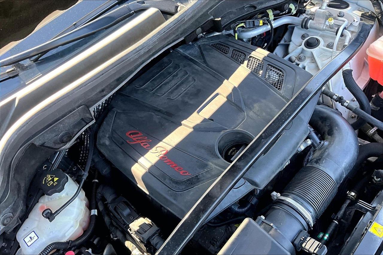 2019 Alfa Romeo Stelvio Sport |Heated Leather |Panoroof |SafetyTech |AWD Photo