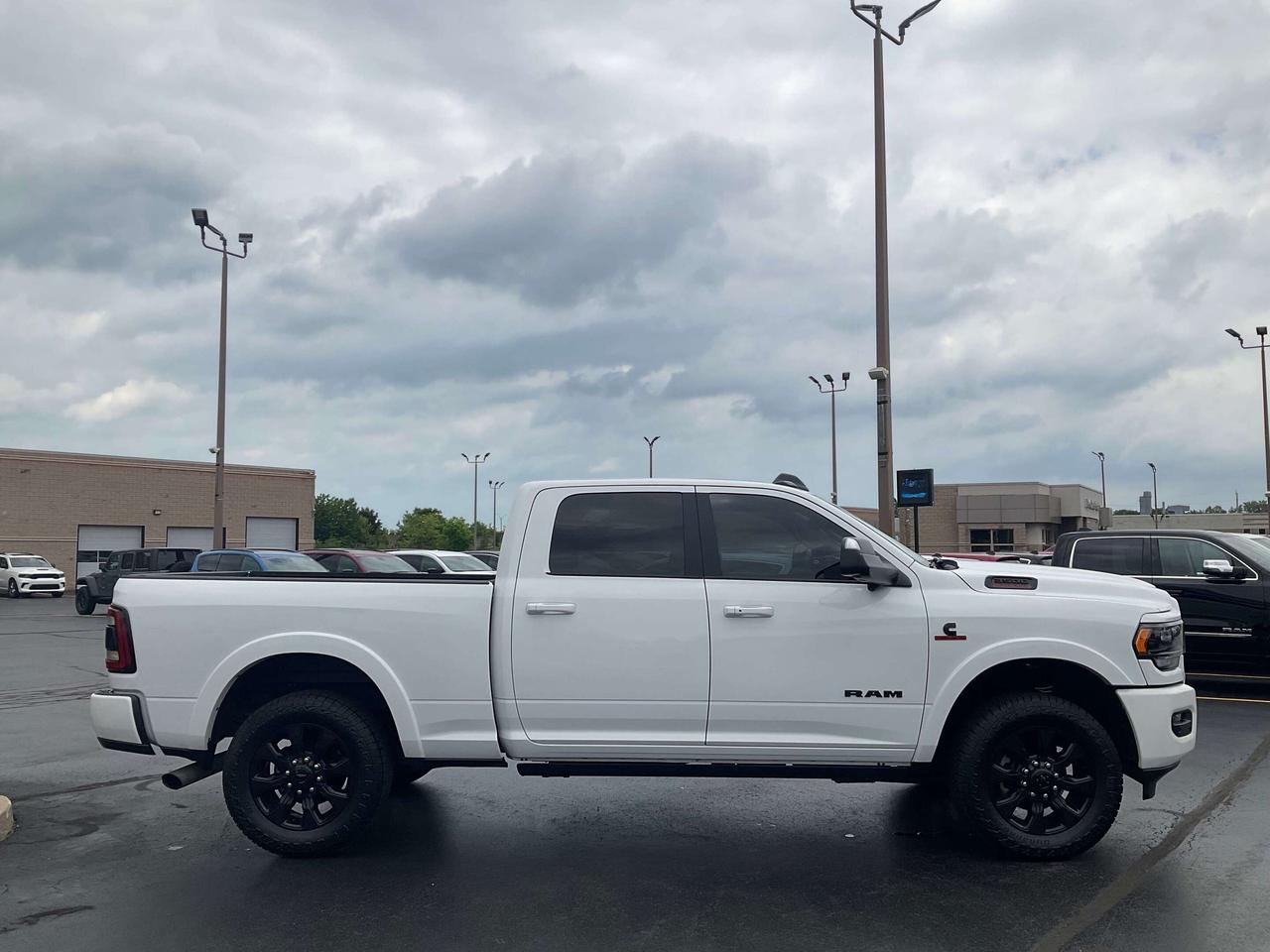 2022 RAM 3500 LOADED / MAX TOWING / POWER RUNNING BOARDS Photo2