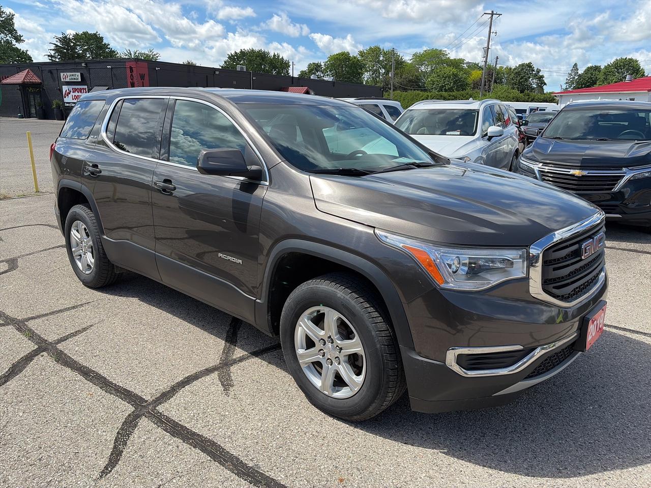 2019 GMC Acadia SLE, AWD, 7 PASSENGER, BACK UP CAMERA! Photo