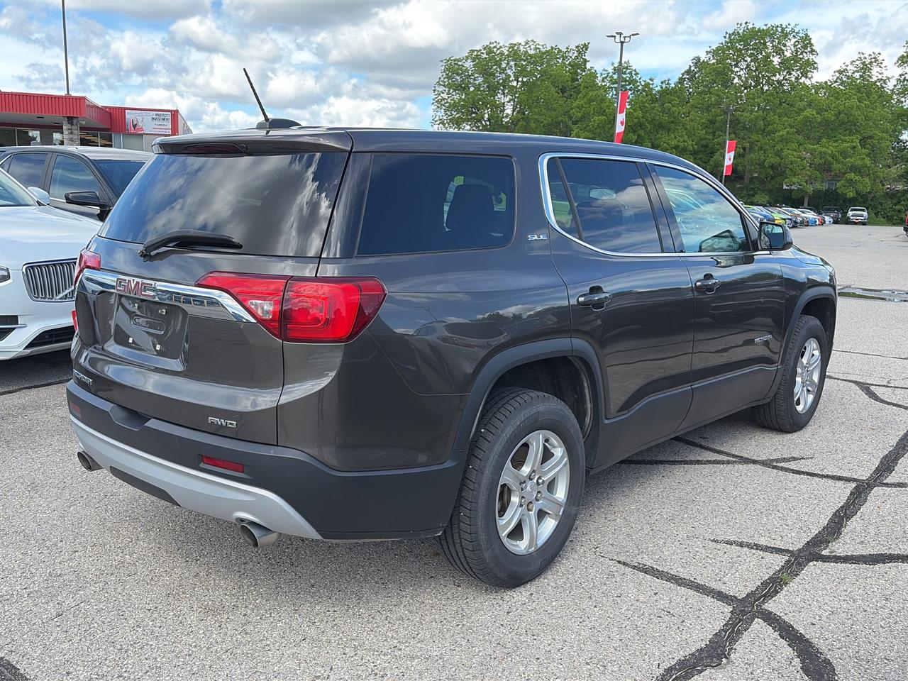2019 GMC Acadia SLE, AWD, 7 PASSENGER, BACK UP CAMERA! Photo