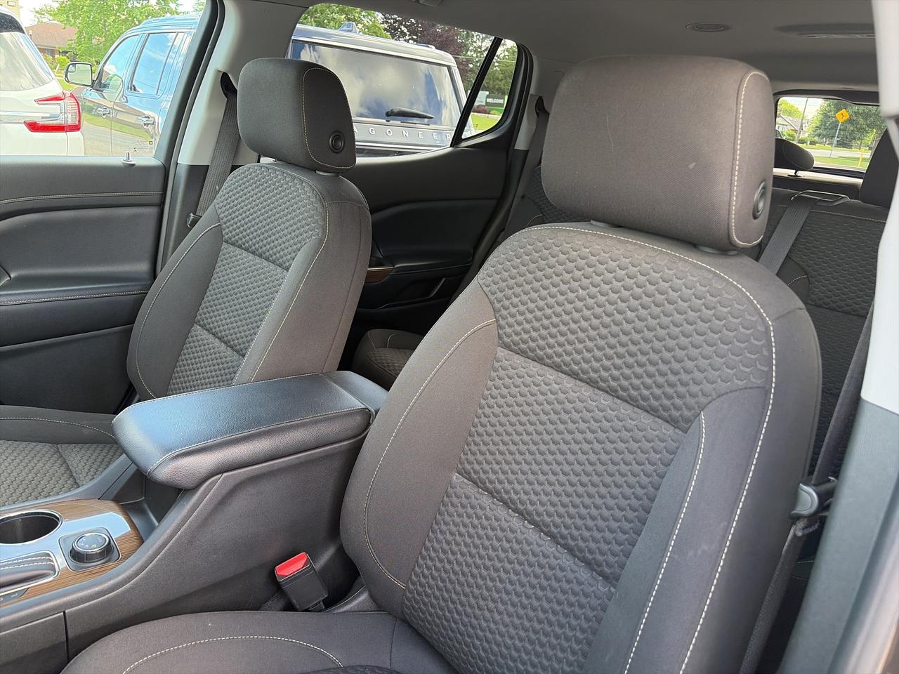 2019 GMC Acadia SLE, AWD, 7 PASSENGER, BACK UP CAMERA! - Photo #10