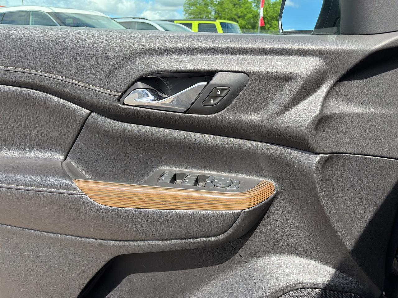 2019 GMC Acadia SLE, AWD, 7 PASSENGER, BACK UP CAMERA! Photo
