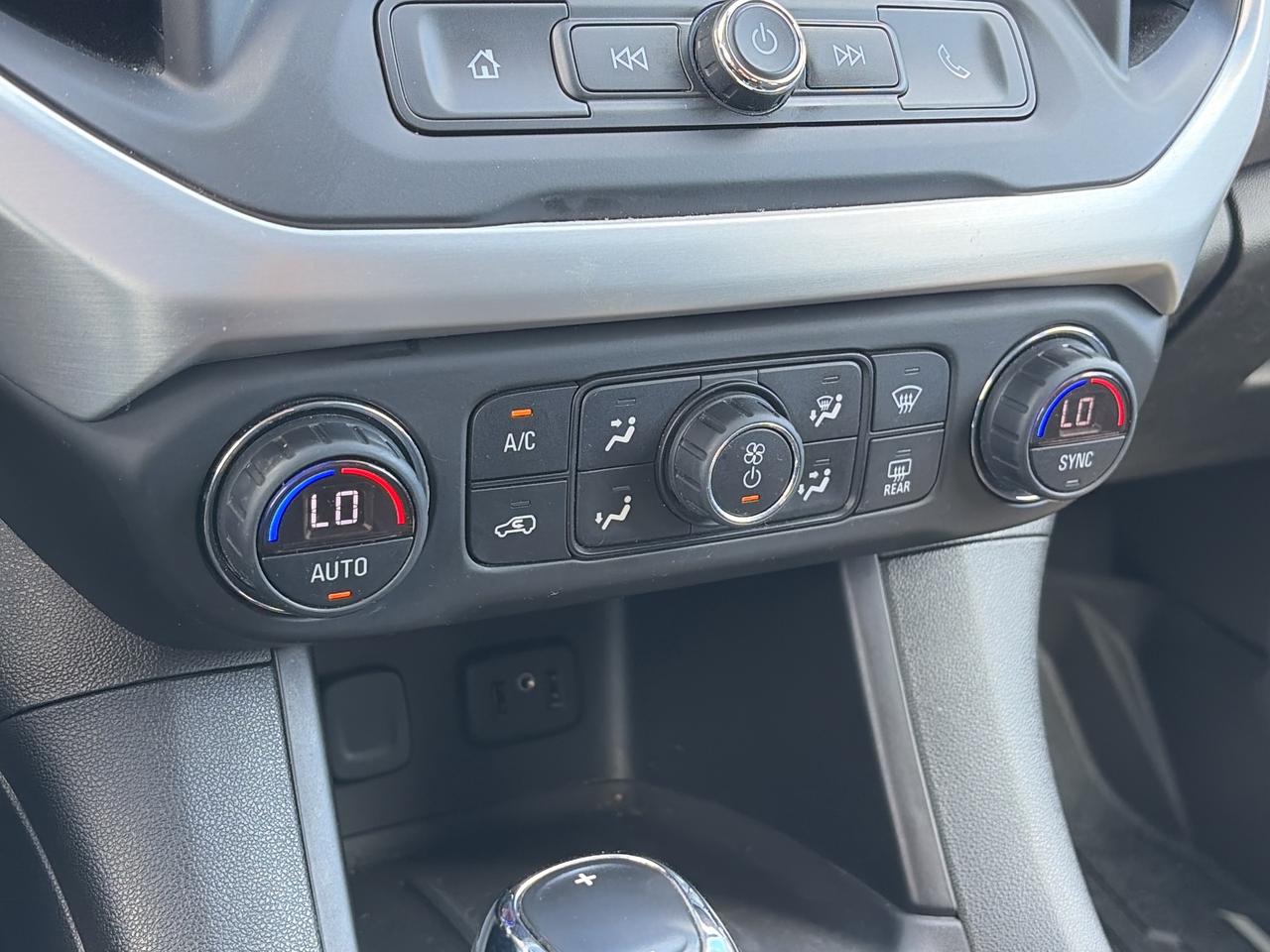 2019 GMC Acadia SLE, AWD, 7 PASSENGER, BACK UP CAMERA! Photo