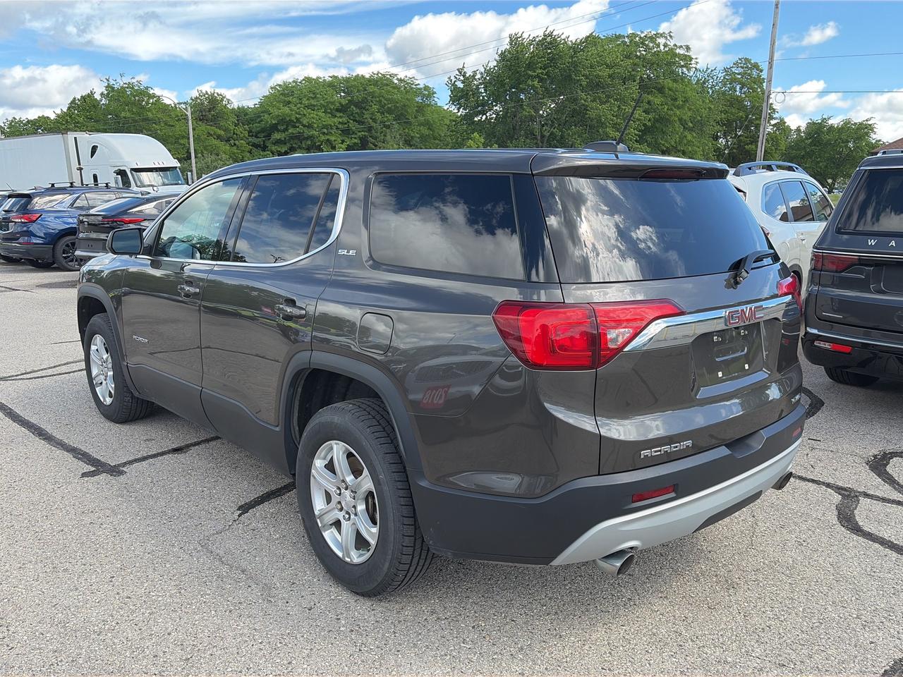2019 GMC Acadia SLE, AWD, 7 PASSENGER, BACK UP CAMERA! Photo