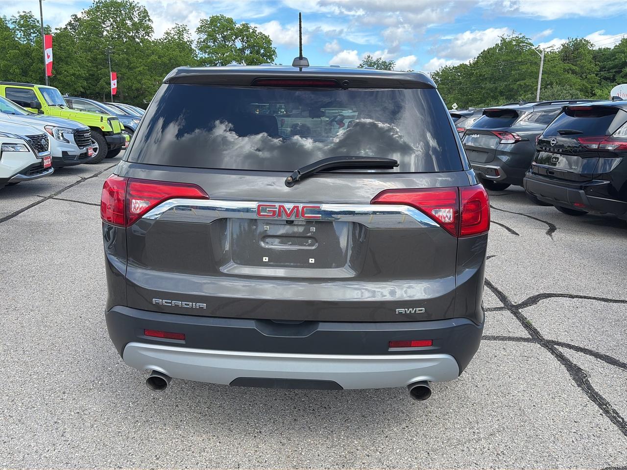 2019 GMC Acadia SLE, AWD, 7 PASSENGER, BACK UP CAMERA! Photo