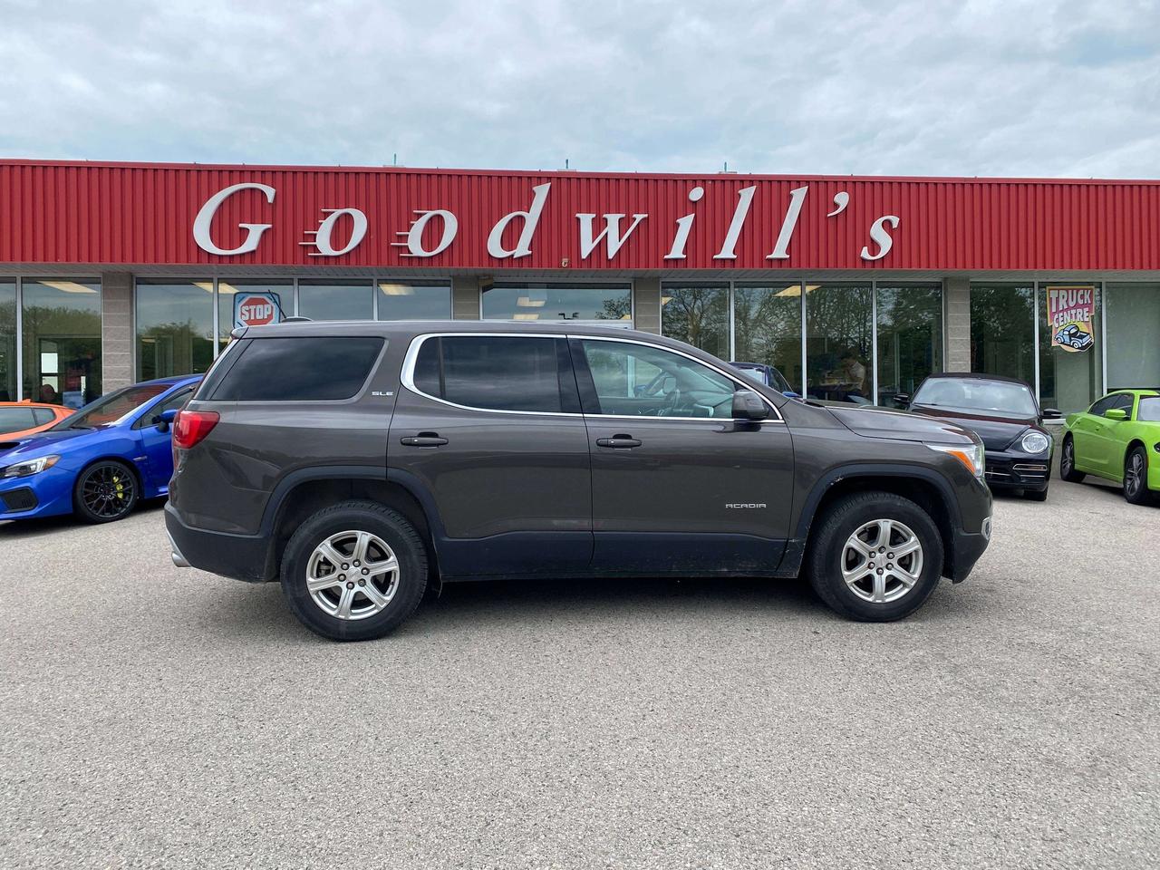 2019 GMC Acadia SLE, AWD, 7 PASSENGER, BACK UP CAMERA!