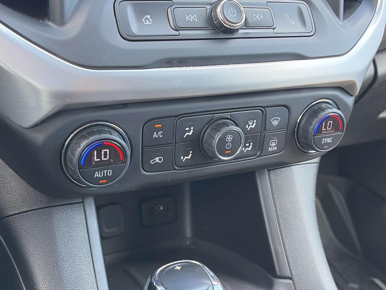 2019 GMC Acadia SLE, AWD, 7 PASSENGER, BACK UP CAMERA! Photo
