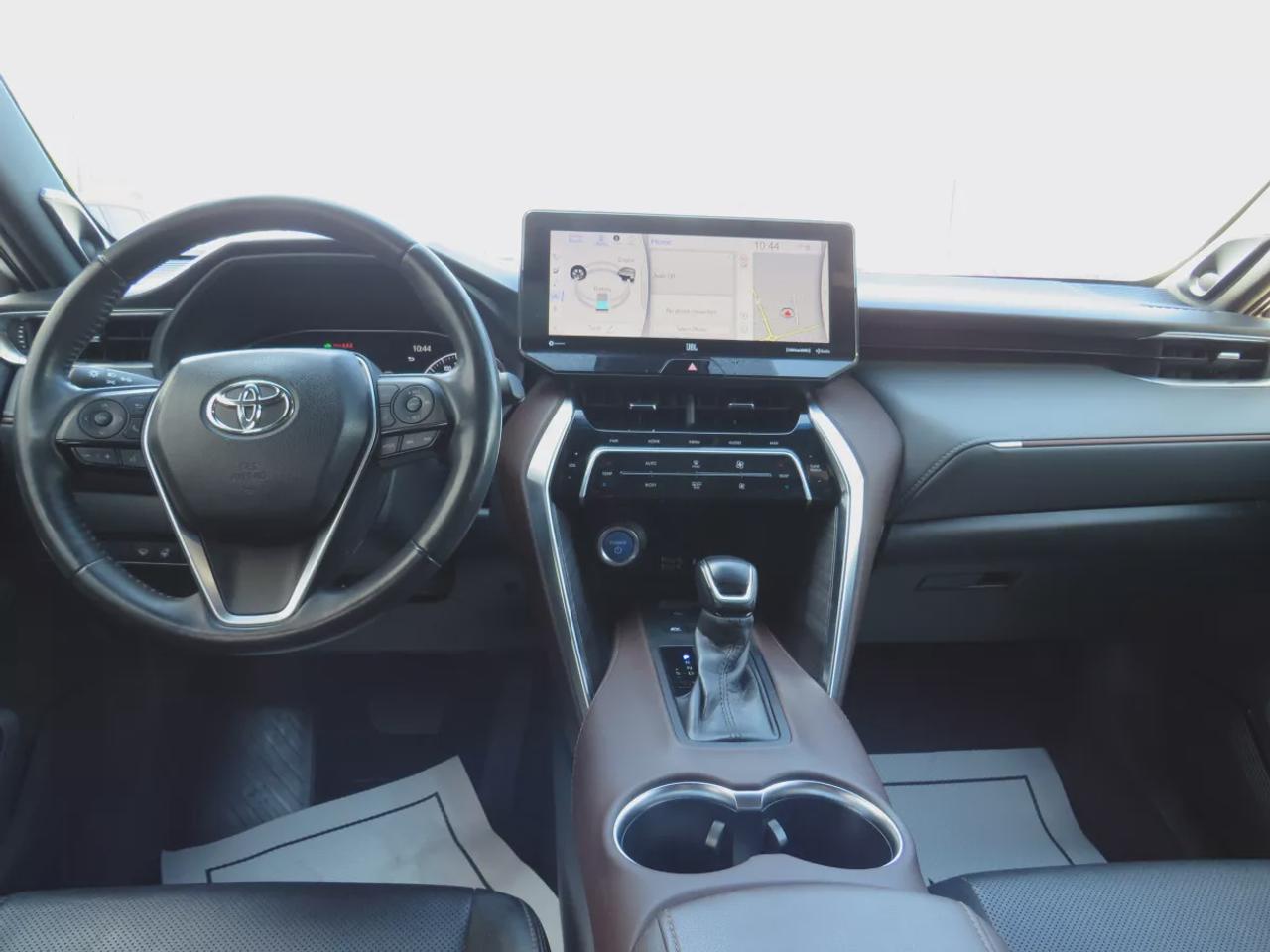 2021 Toyota Venza XLE | LOW KM!! | Hybrid! | Clean Carfax Report | AWD | Leather | Navigation | Rear Pivacy Cover | Power Tailgate | Photo