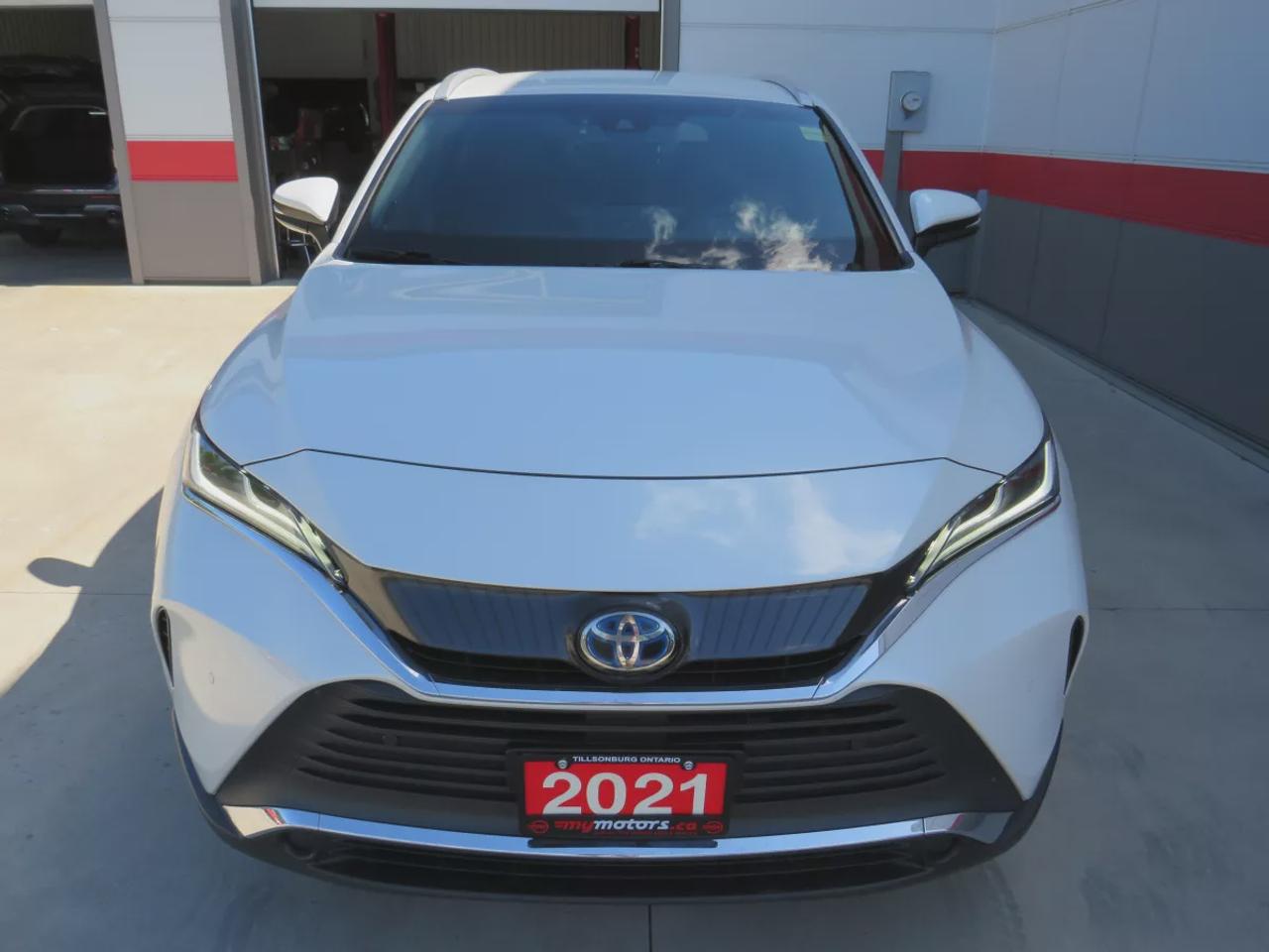 2021 Toyota Venza XLE | LOW KM!! | Hybrid! | Clean Carfax Report | AWD | Leather | Navigation | Rear Pivacy Cover | Power Tailgate | Photo