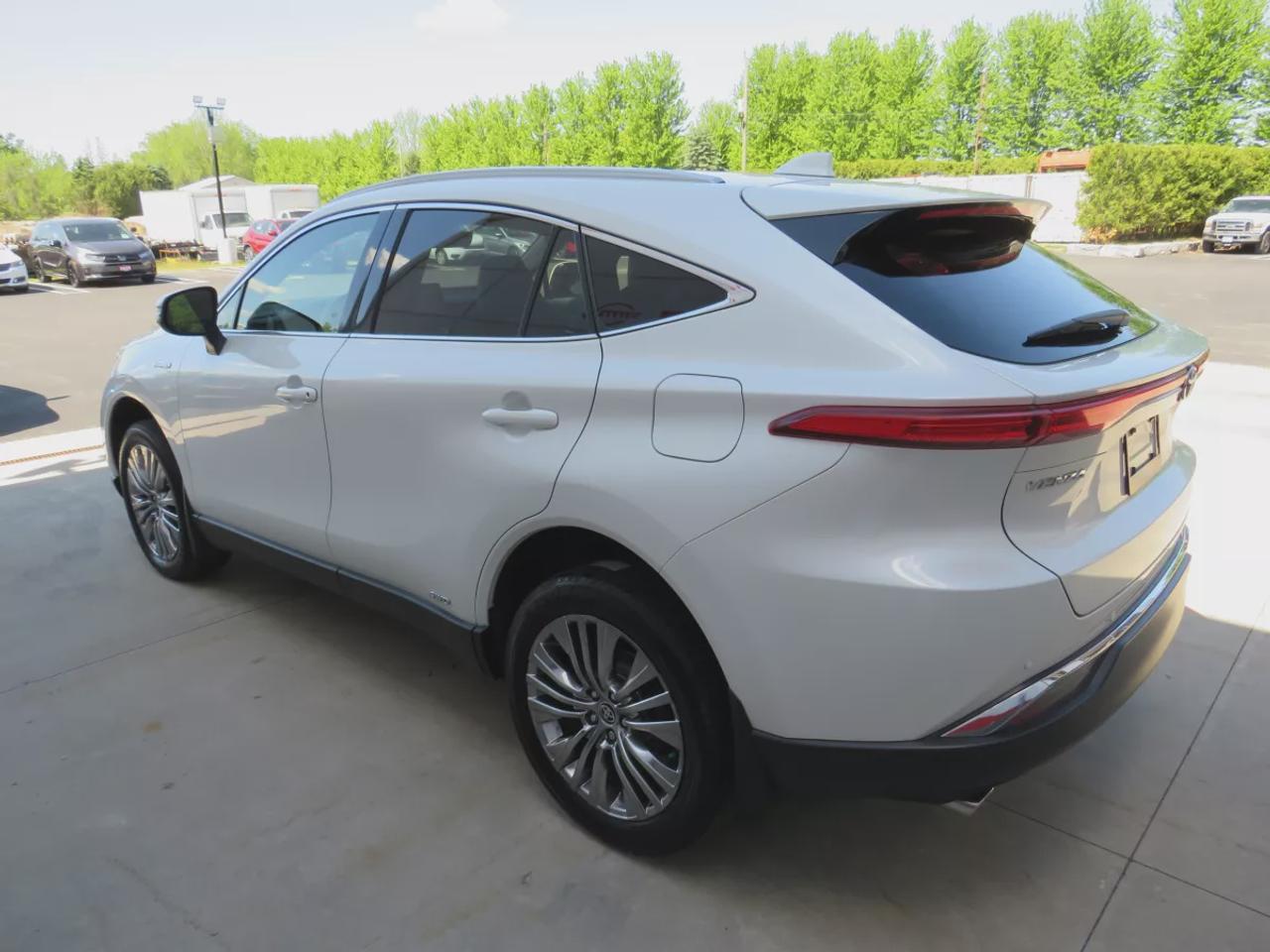 2021 Toyota Venza XLE | LOW KM!! | Hybrid! | Clean Carfax Report | AWD | Leather | Navigation | Rear Pivacy Cover | Power Tailgate | Photo