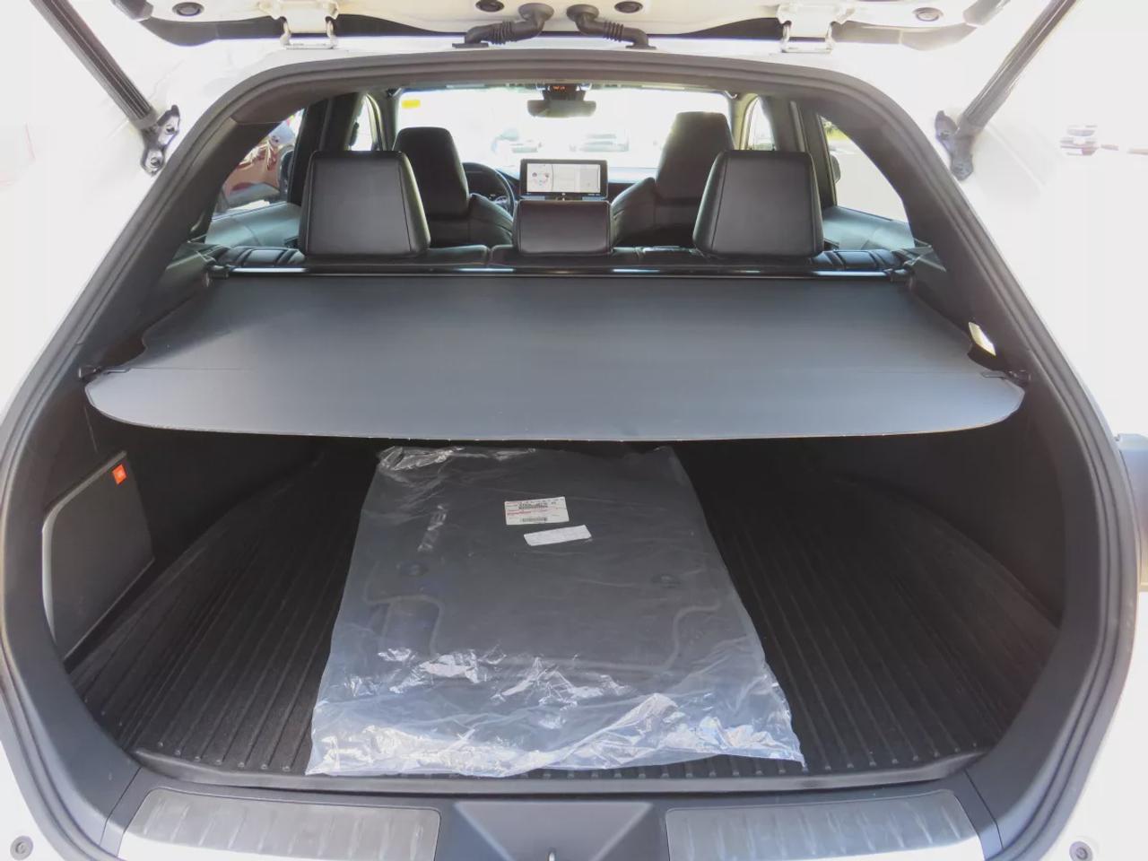 2021 Toyota Venza XLE | LOW KM!! | Hybrid! | Clean Carfax Report | AWD | Leather | Navigation | Rear Pivacy Cover | Power Tailgate | Photo
