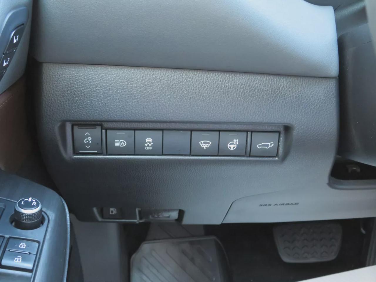 2021 Toyota Venza XLE | LOW KM!! | Hybrid! | Clean Carfax Report | AWD | Leather | Navigation | Rear Pivacy Cover | Power Tailgate | Photo