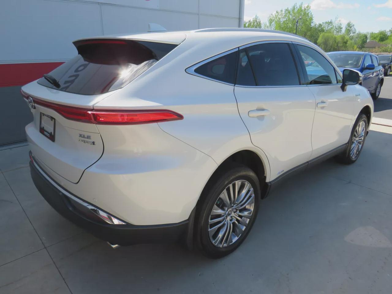 2021 Toyota Venza XLE | LOW KM!! | Hybrid! | Clean Carfax Report | AWD | Leather | Navigation | Rear Pivacy Cover | Power Tailgate | Photo