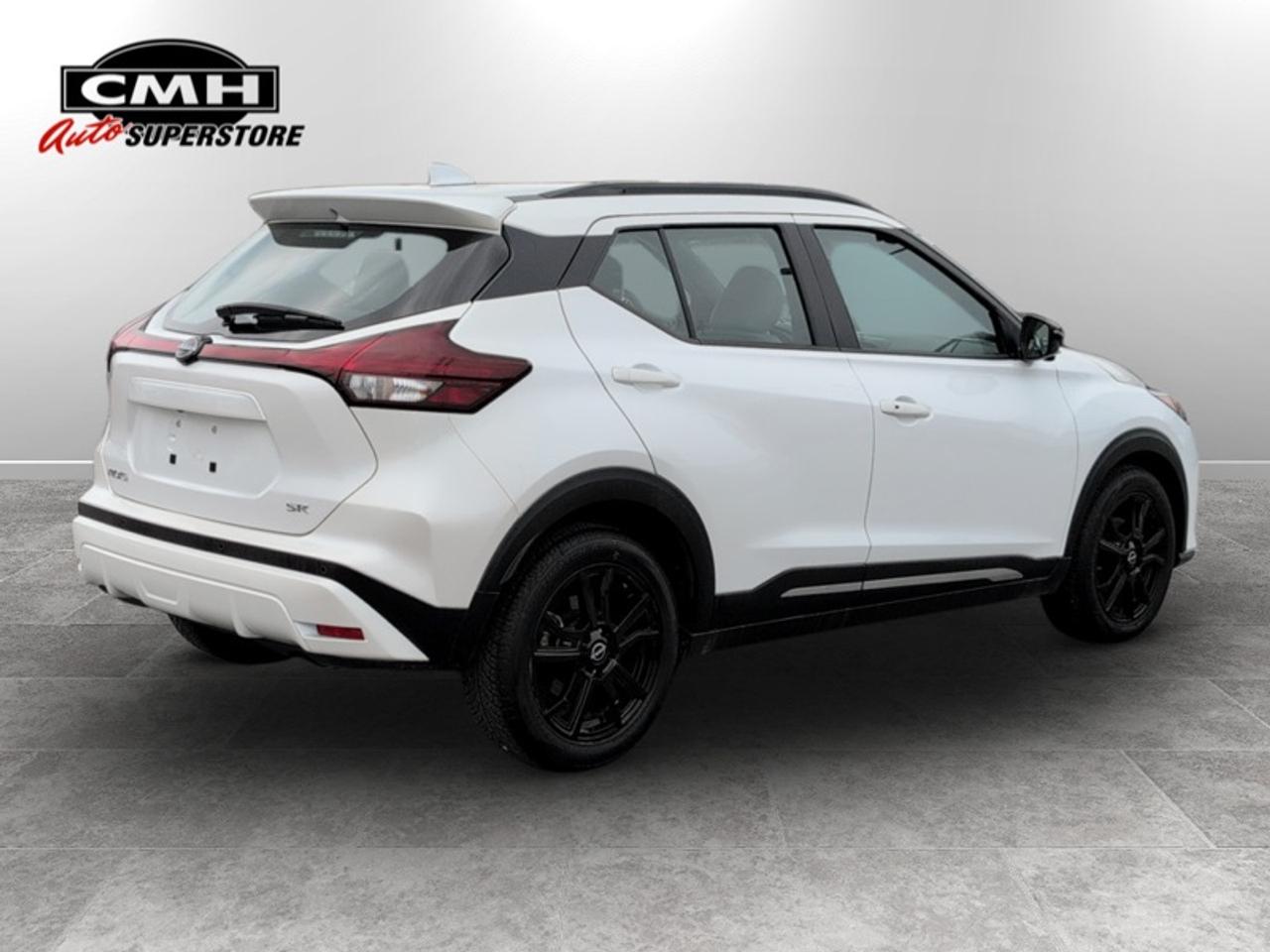 2024 Nissan Kicks SR w/Premium Pkg  **CLEAN CARFAX** Photo4