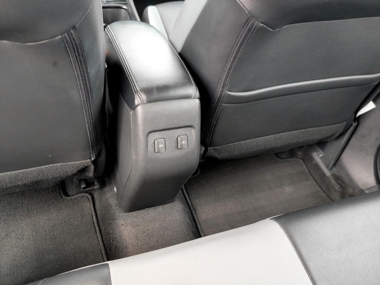 2024 Nissan Kicks SR w/Premium Pkg  **CLEAN CARFAX** Photo