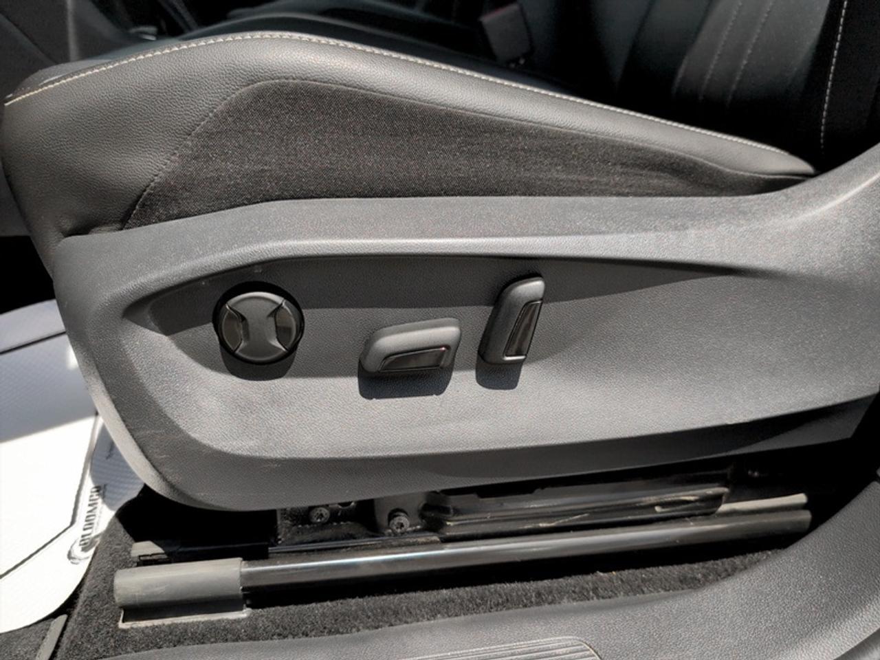 2024 Volkswagen Tiguan Comfortline  **LEATHER - HTD SW** Photo