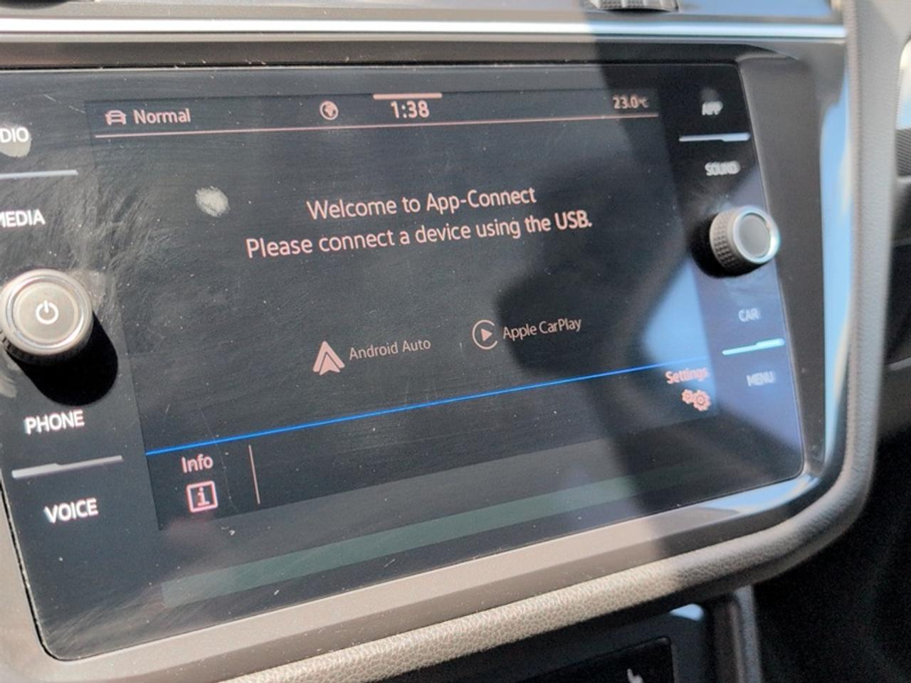 2024 Volkswagen Tiguan Comfortline  **CLEAN CARFAX** Photo