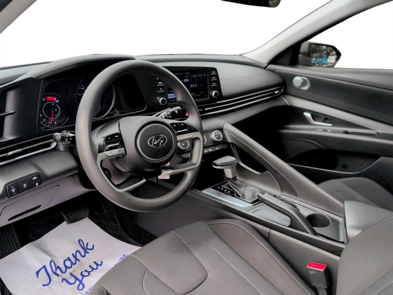 2023 Hyundai Elantra Essential  *APPLE CP - HTD SEATS* Photo
