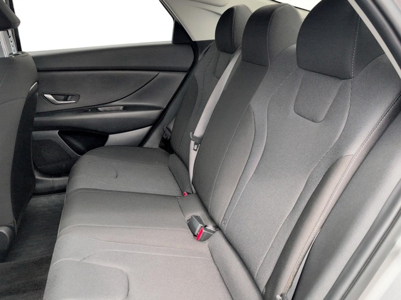 2023 Hyundai Elantra Essential  *APPLE CP - HTD SEATS* Photo